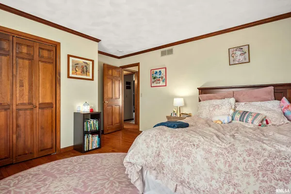 $565,000 | 302 East Morningside Drive, Peoria, IL 61614