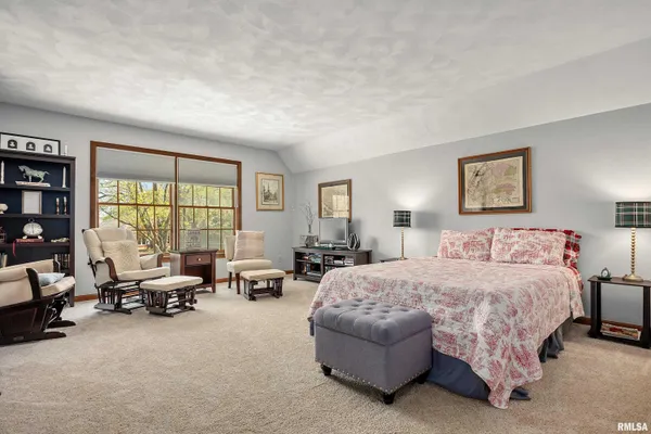 $565,000 | 302 East Morningside Drive, Peoria, IL 61614