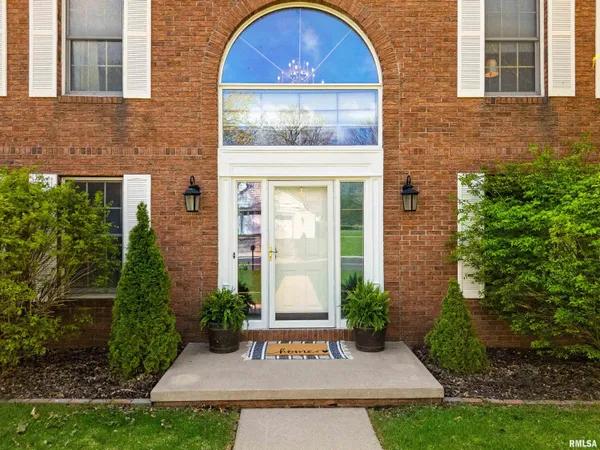 $565,000 | 302 East Morningside Drive, Peoria, IL 61614