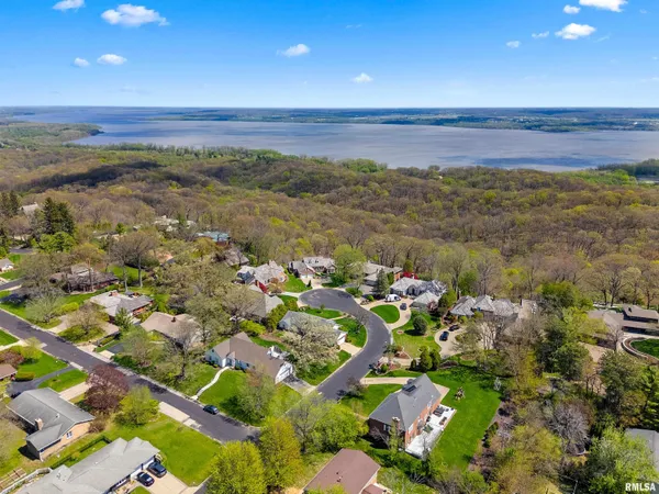 $565,000 | 302 East Morningside Drive, Peoria, IL 61614