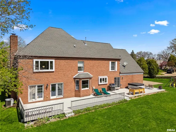 $565,000 | 302 East Morningside Drive, Peoria, IL 61614