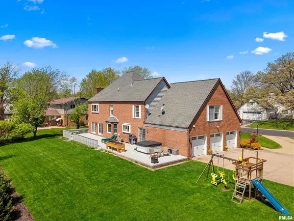 $565,000 | 302 East Morningside Drive, Peoria, IL 61614