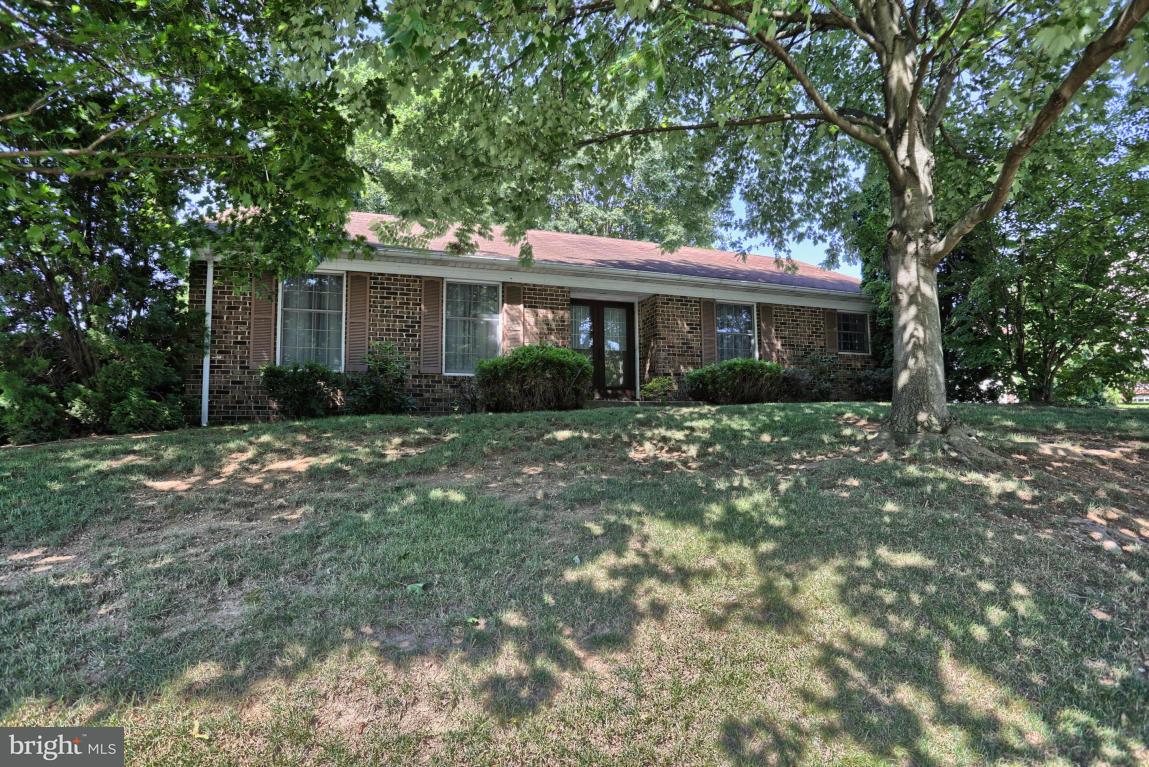 944 Spring Road Elizabethtown, PA 17022 - Photo 2 of 17