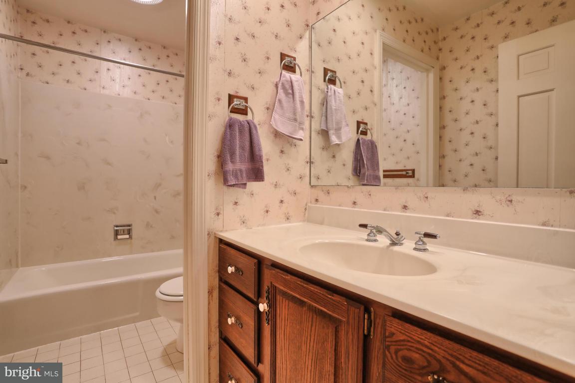 944 Spring Road Elizabethtown, PA 17022 - Photo 14 of 17