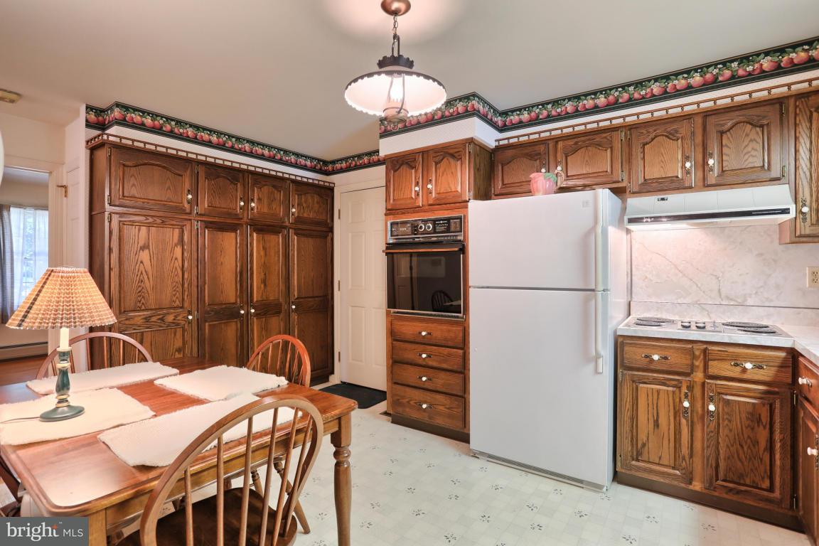 944 Spring Road Elizabethtown, PA 17022 - Photo 4 of 17