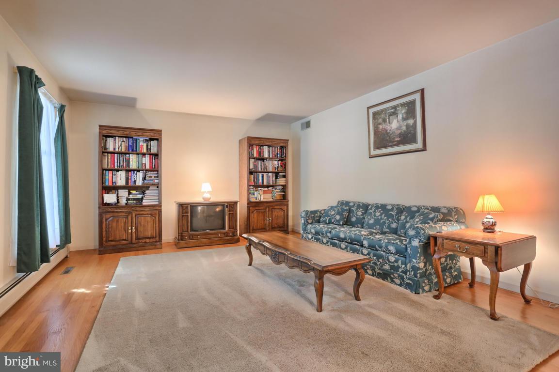 944 Spring Road Elizabethtown, PA 17022 - Photo 7 of 17