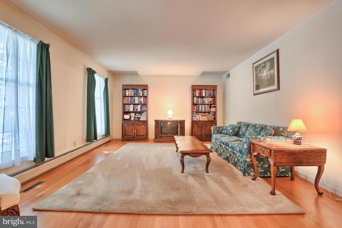 944 Spring Road Elizabethtown, PA 17022 - Photo 8 of 17