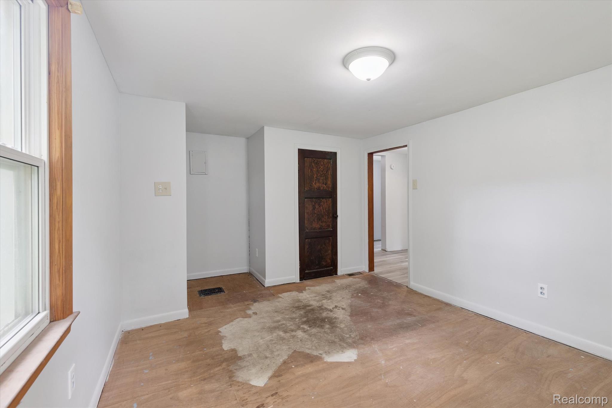 37801 Ash Road New Boston, MI 48164 - Photo 29 of 39 33-37801-Ash-Rd-New-Boston-MI-48164-WindowStill-27.jpg