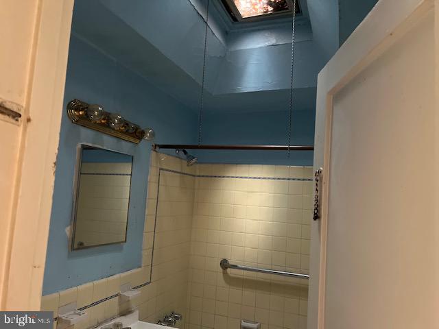 3007 Clinton Street Camden, NJ 08105 - Photo 7 of 10 Bathroom