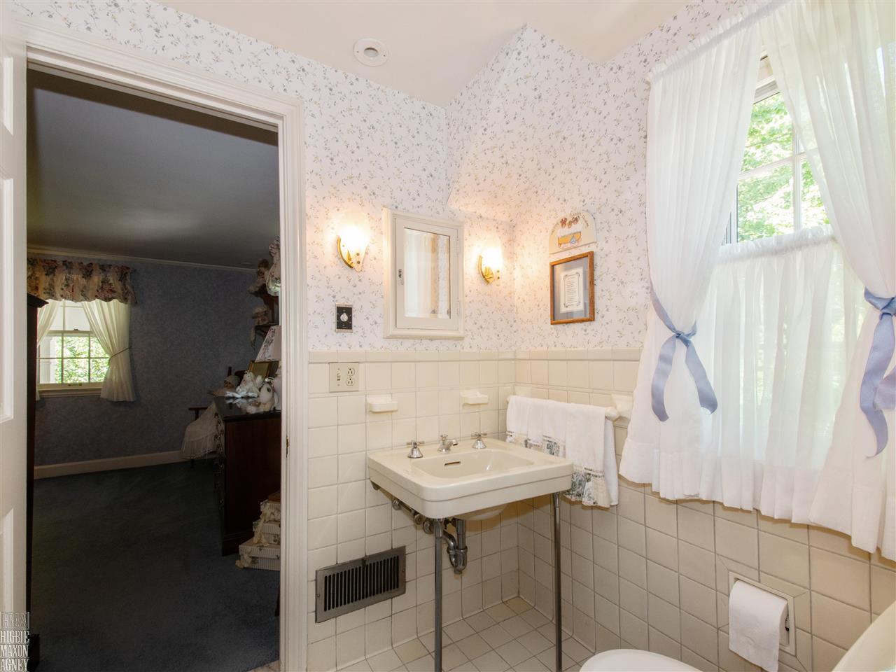 1006 Whittier Road Grosse Pointe, MI 48230 - Photo 40 of 51 50078531-39.JPG
