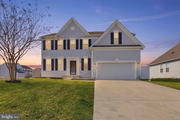 a front view of house with yard