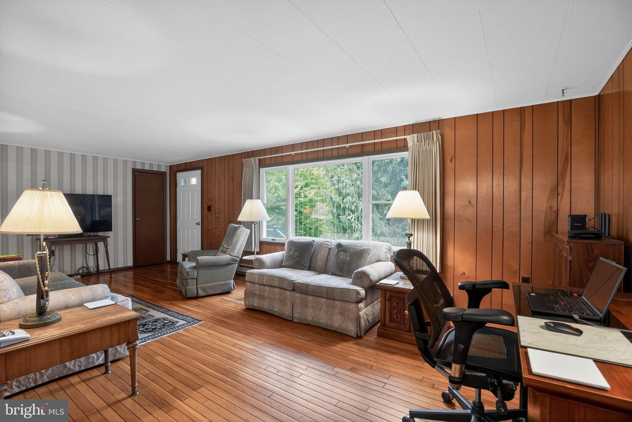 6070 Hill Road St. Leonard, MD 20685 - Photo 5 of 38 Living Room