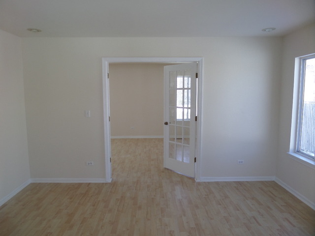 603 Buckboard Road Bolingbrook, IL 60490 - Photo 7 of 24 an empty room with windows