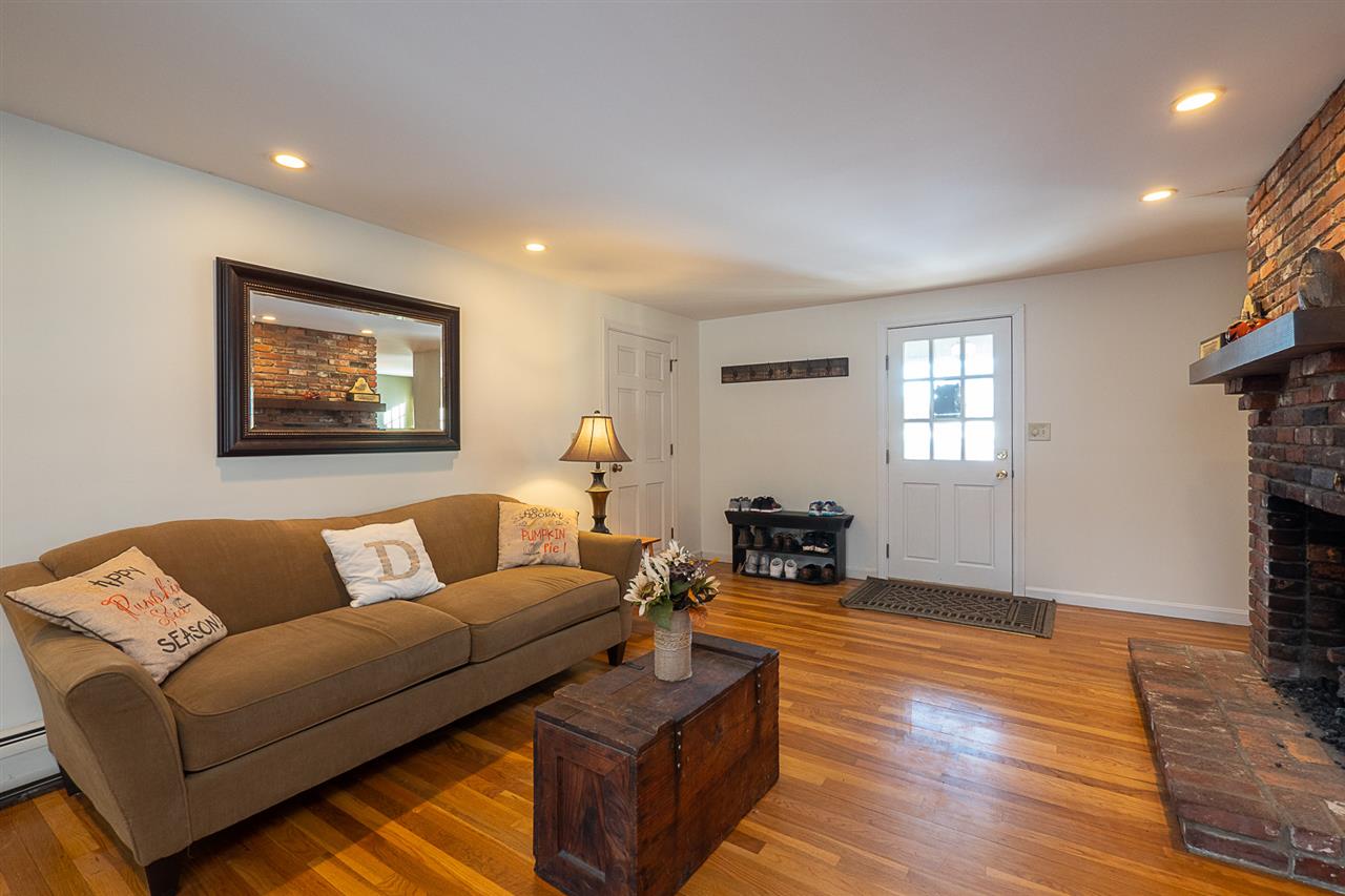 63 Exeter Road North Hampton, NH 03862 - Photo 4 of 40 Gallery Image 4