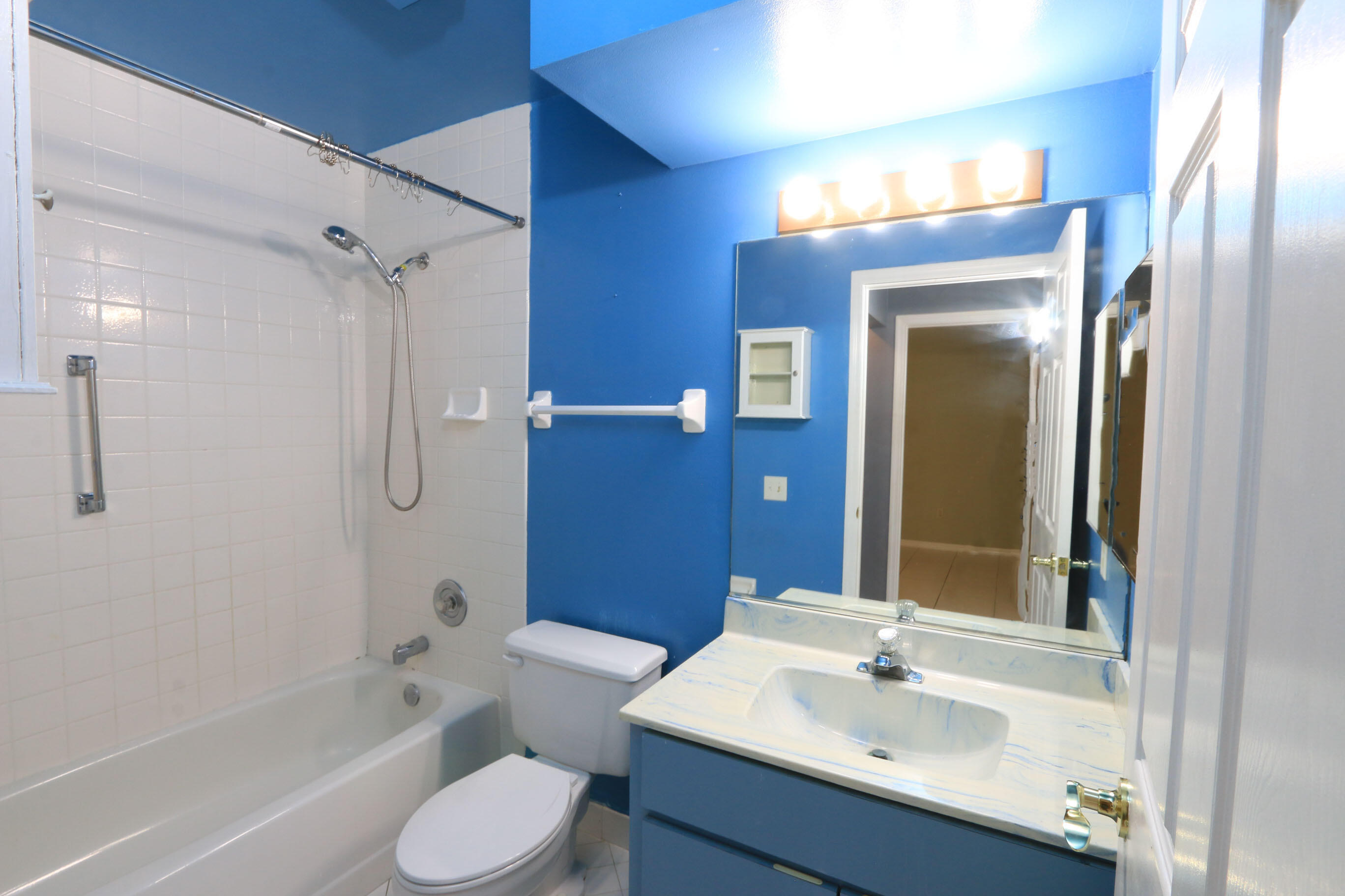 4074 Gator Trace Road Fort Pierce, FL 34982 - Photo 18 of 30 Guest Bath
