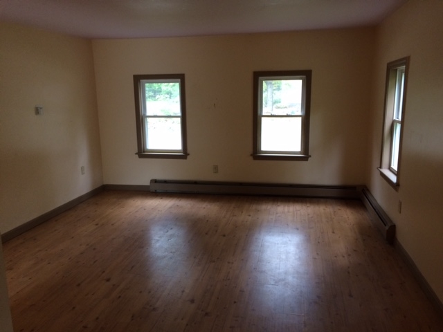 46 Ham Road Raymond, NH 03077 - Photo 3 of 14