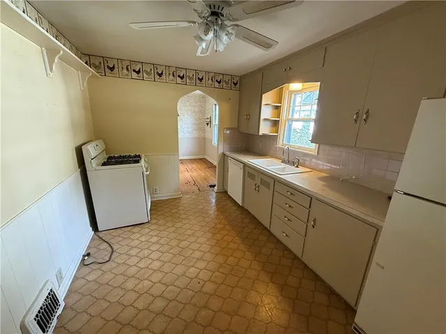 $249,900 | 4126 Elledge Drive, Roeland Park, KS 66205