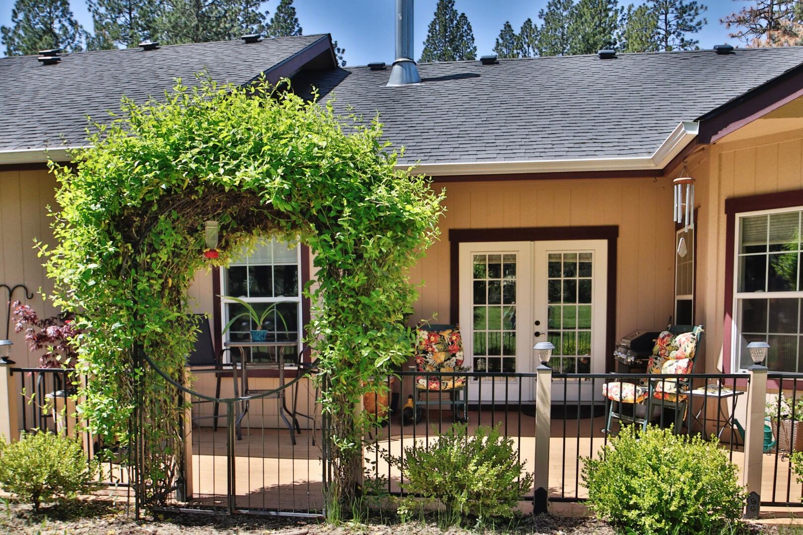 921 North Old Stage Road Cave Junction, OR 97523 - Photo 30 of 37 30-Rear Patio