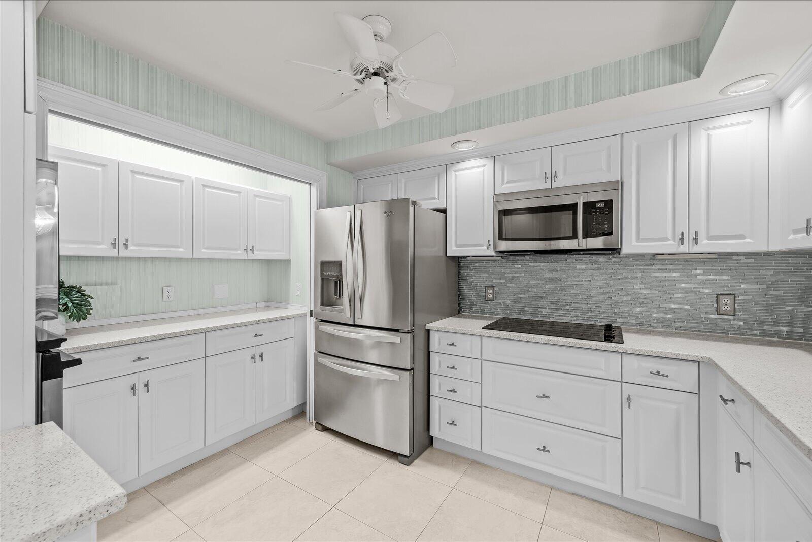 1903 Bay Road, Unit 206 Vero Beach, FL 32963 - Photo 4 of 31 1000004641