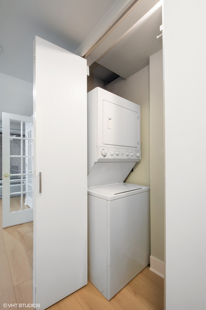 40 East Delaware Place, Unit 705 Chicago, IL 60611 - Photo 13 of 16