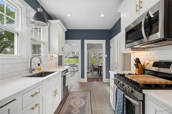 $714,900 | 451 West Jackson Road, Webster Groves, MO 63119