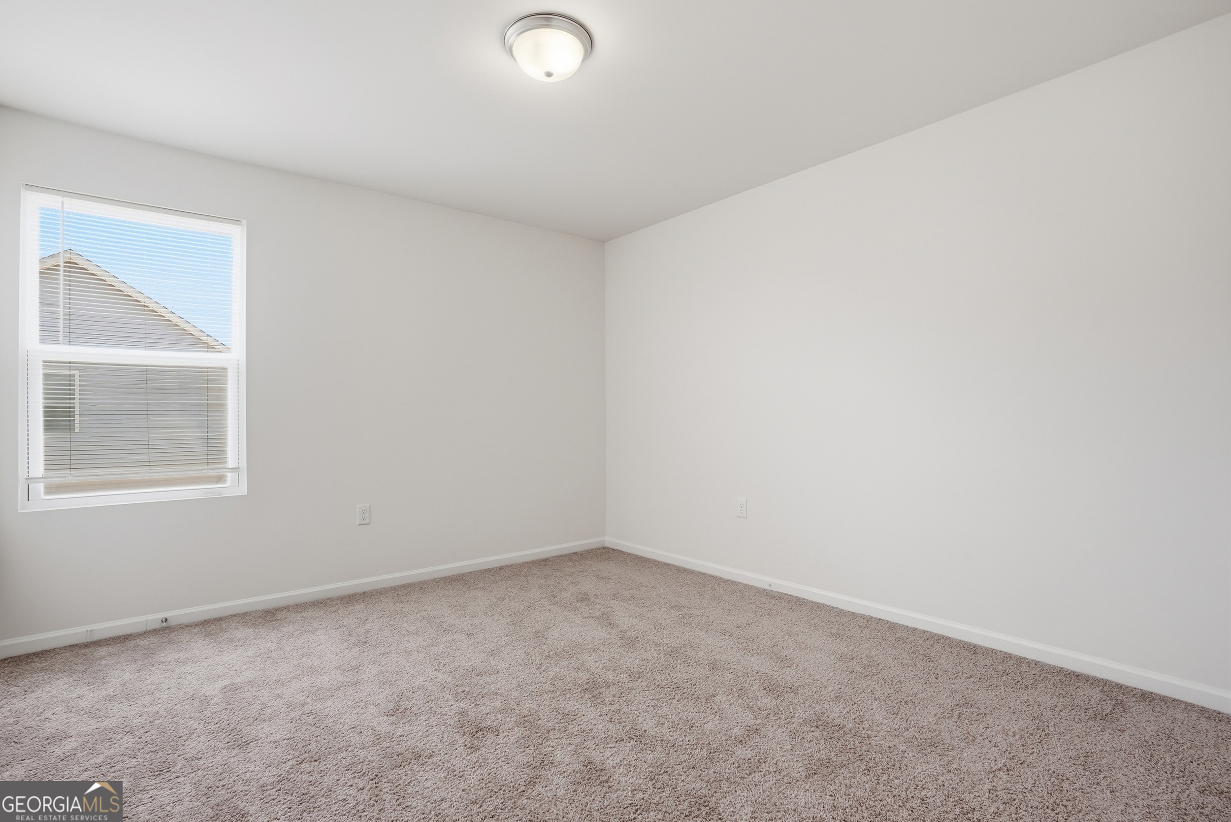 225 Rendell Lane Hinesville, GA 31313 - Photo 27 of 33 an empty room with a window