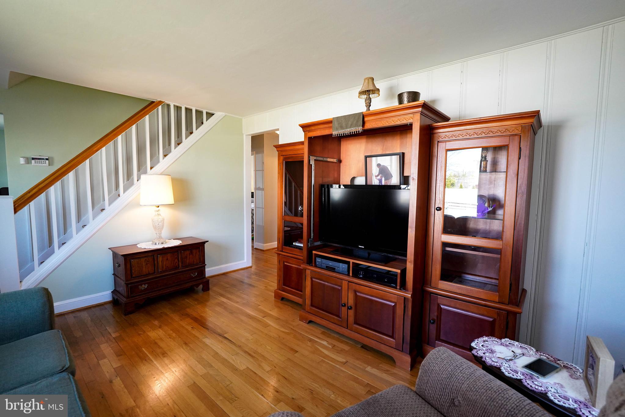 127 Oakwood Road Edgewater, MD 21037 - Photo 4 of 42 Gallery Image 4