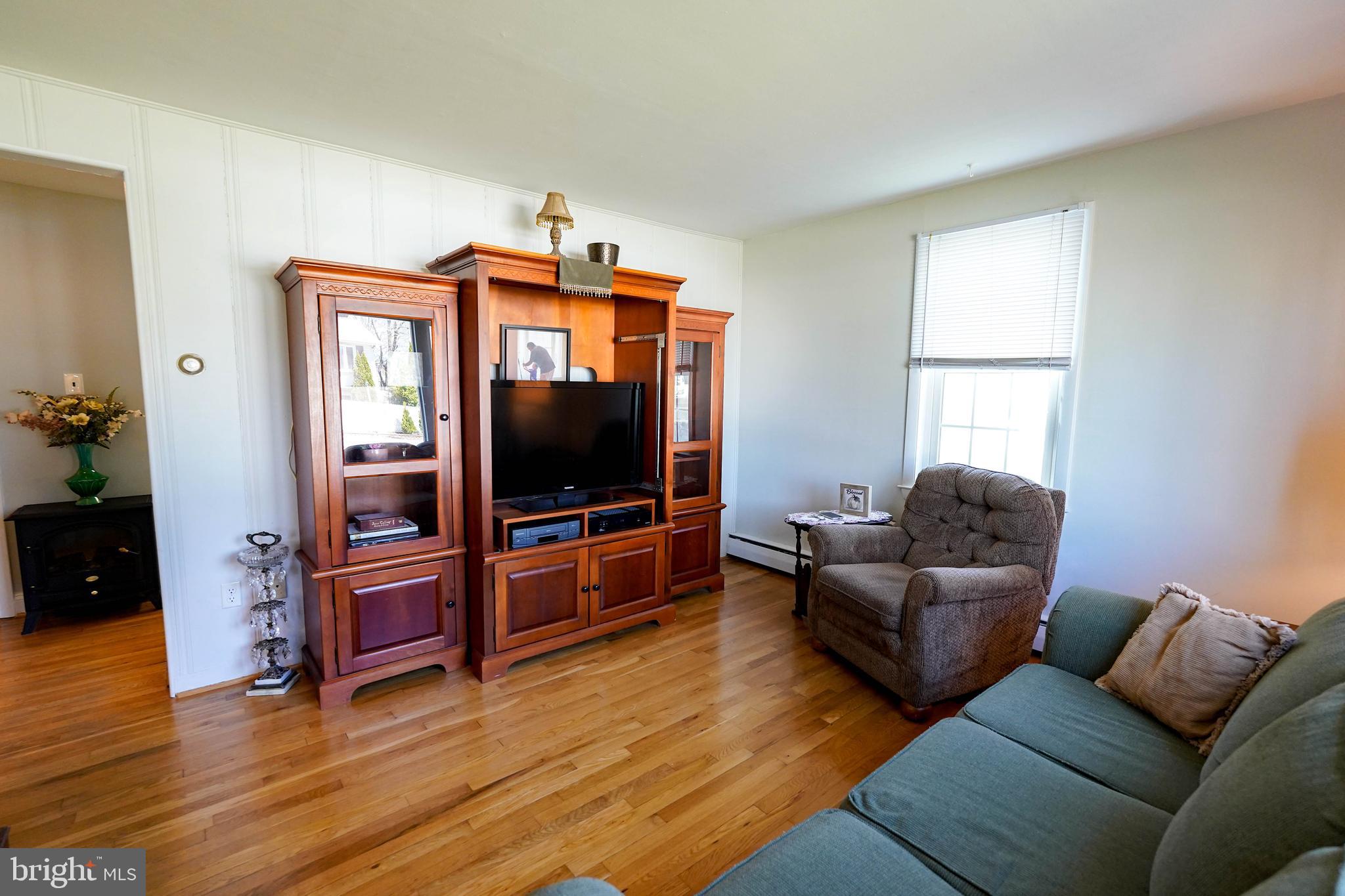 127 Oakwood Road Edgewater, MD 21037 - Photo 6 of 42 Gallery Image 6
