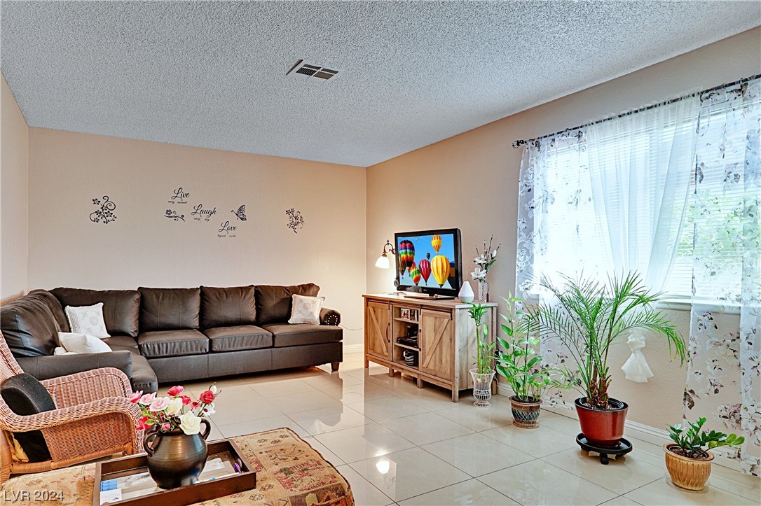 5805 Smoke Ranch Road, Unit A Las Vegas, NV 89108 - Photo 4 of 27