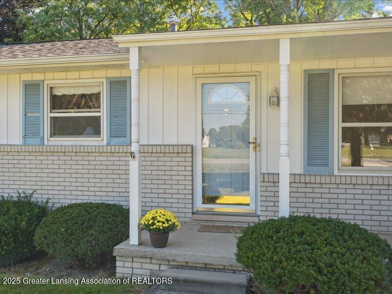 5417 South Genesee Road Grand Blanc, MI 48439 - Photo 2 of 15 EFC22721-2FC1-43B5-BC9B-9485C1D3A5B6
