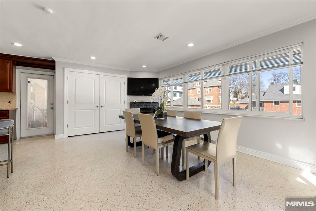 1070 Cumbermeade Road Fort Lee, NJ 07024 - Photo 11 of 34