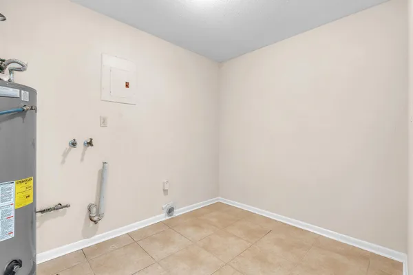 $1,650 | 385 Lincoln Avenue, Valparaiso, FL 32580