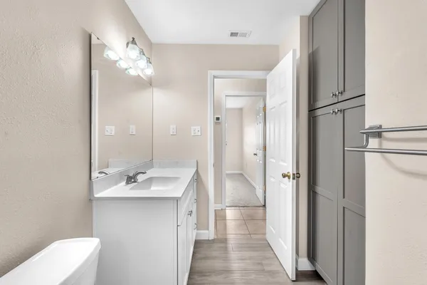 $1,650 | 385 Lincoln Avenue, Valparaiso, FL 32580