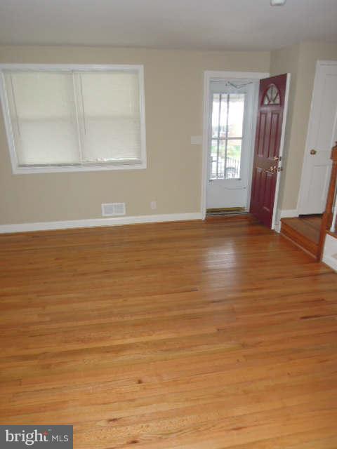 4119 Mountwood Road Baltimore, MD 21229 - Photo 3 of 29 Living Room