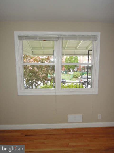 4119 Mountwood Road Baltimore, MD 21229 - Photo 6 of 29 Living Room