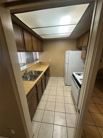 $359,000 | 155 South Wilmington Avenue, Unit C, Compton, CA 90220