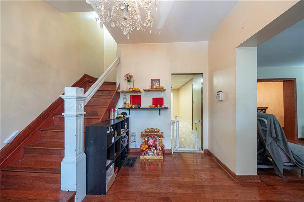 33 5th Street Pittsburgh, PA 15215 - Photo 4 of 43 a view of entryway