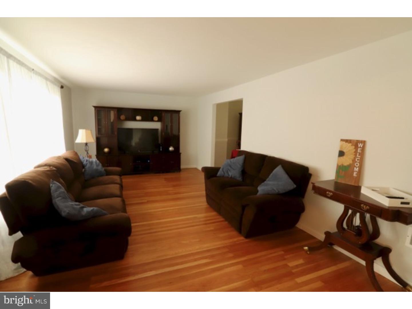 2201 Yellowstone Road Cinnaminson, NJ 08077 - Photo 2 of 23 Living Room