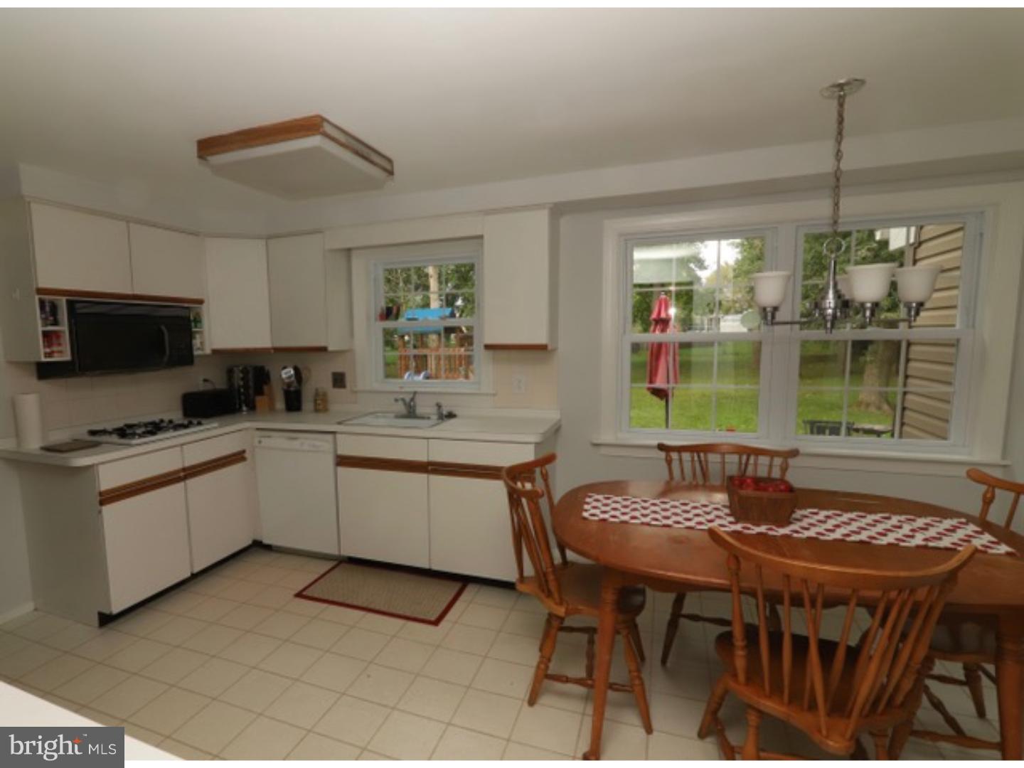 2201 Yellowstone Road Cinnaminson, NJ 08077 - Photo 4 of 23 Kitchen