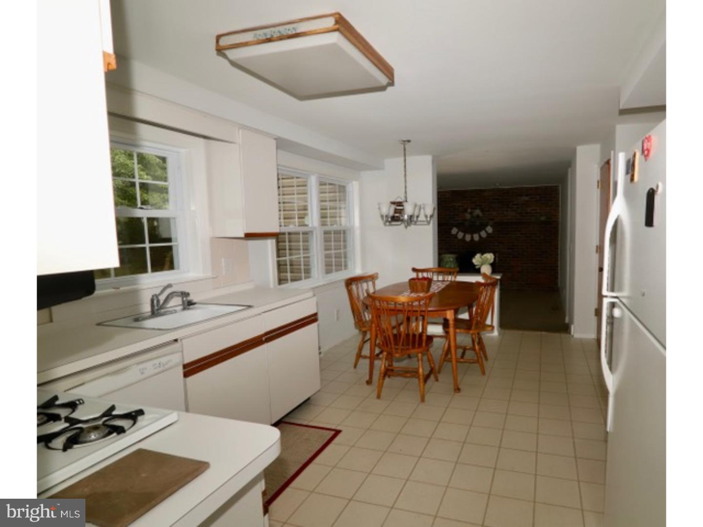 2201 Yellowstone Road Cinnaminson, NJ 08077 - Photo 5 of 23 Kitchen
