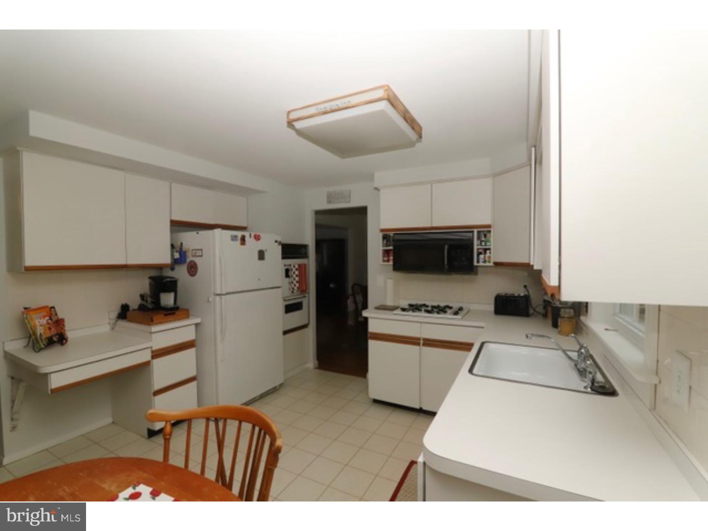 2201 Yellowstone Road Cinnaminson, NJ 08077 - Photo 6 of 23 Kitchen