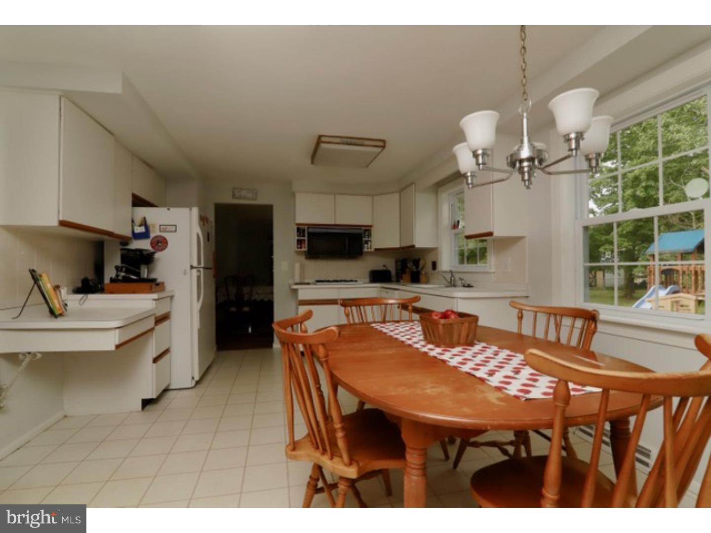 2201 Yellowstone Road Cinnaminson, NJ 08077 - Photo 7 of 23 Kitchen