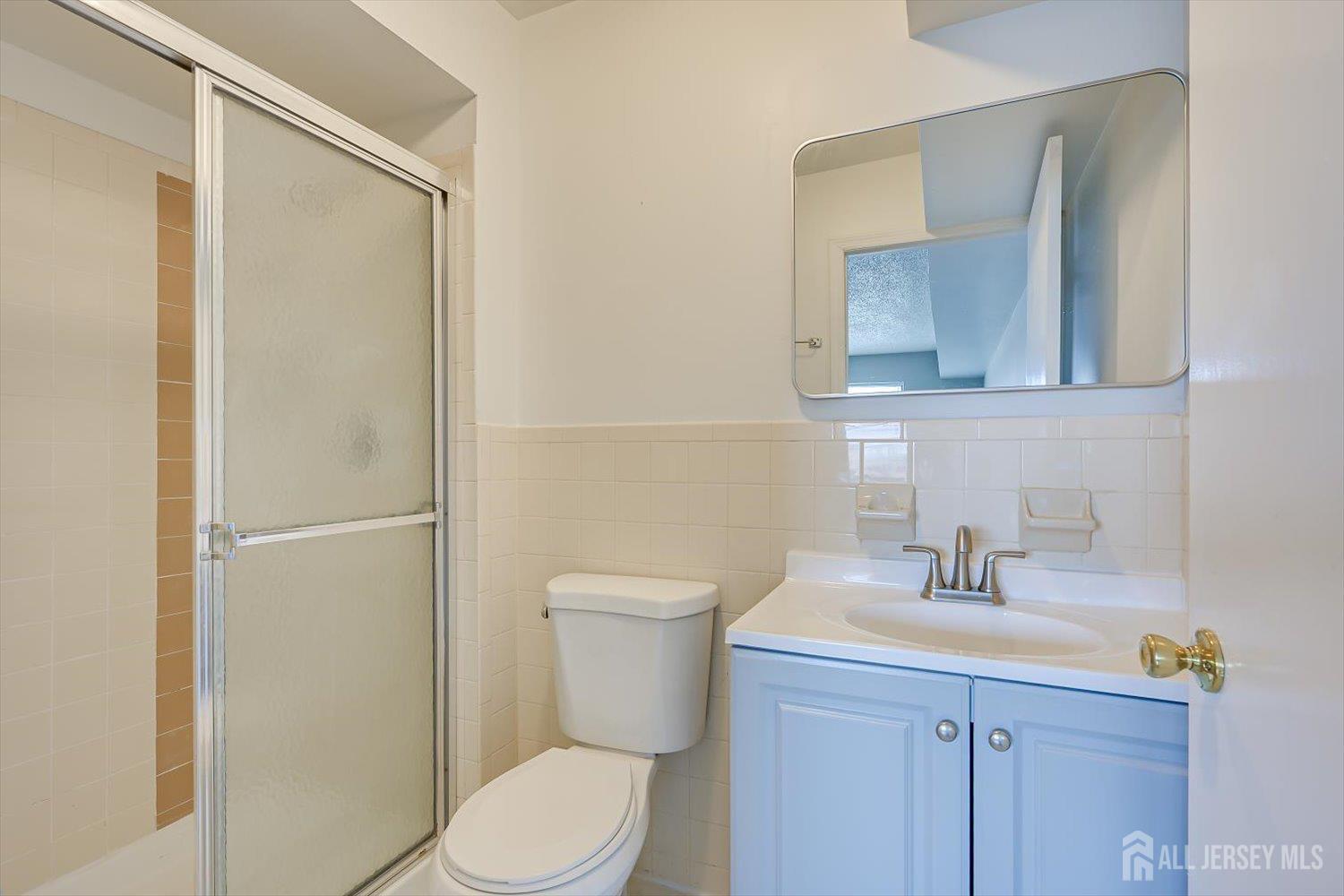 1607 Edison Glen Terrace Edison, NJ 08837 - Photo 14 of 19 a bathroom with a toilet a sink and mirror