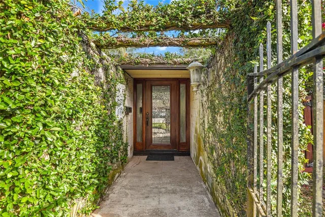 a view of front door with entryway