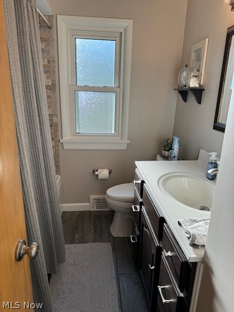 1559 Chelmsford Road Cleveland, OH 44124 - Photo 4 of 29 Full bathroom featuring shower / bathtub combination with curtain, oversized vanity, toilet, and hardwood / wood-style flooring