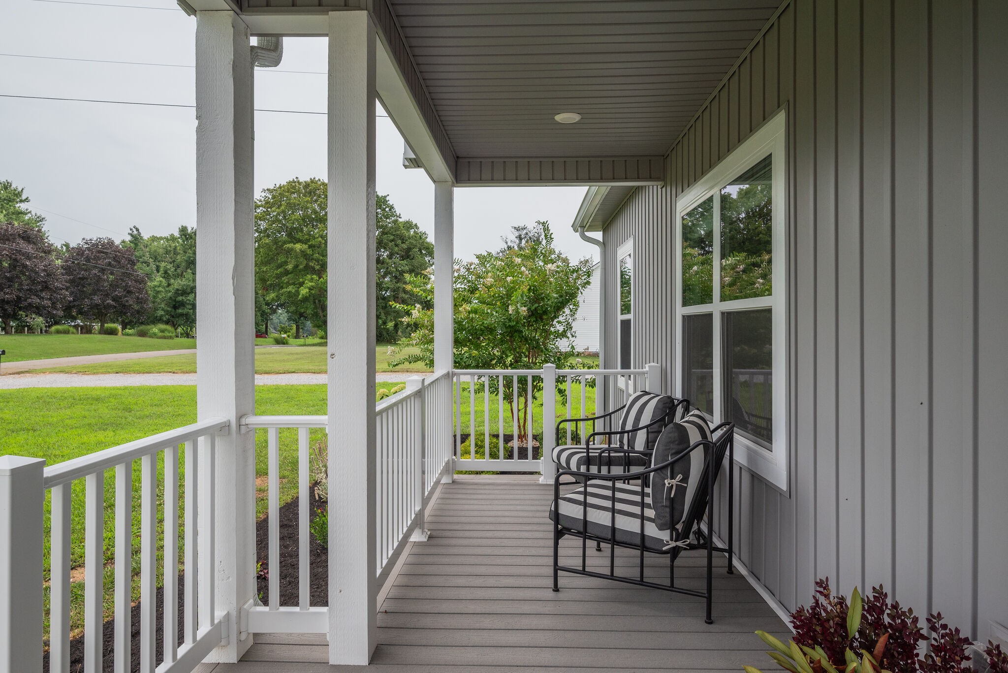 5064 Hyde Road Springfield, TN 37172 - Photo 6 of 26 a view of a two chair in the balcony