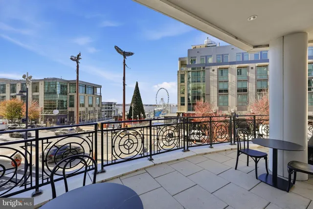 a group of chairs sitting in front of building