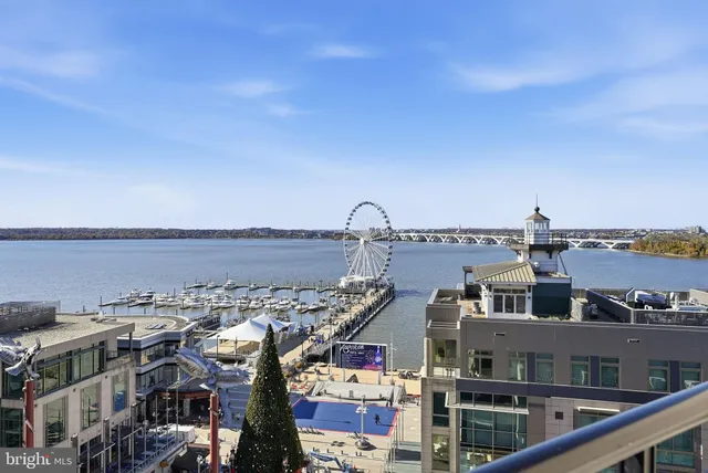 a picture of city view