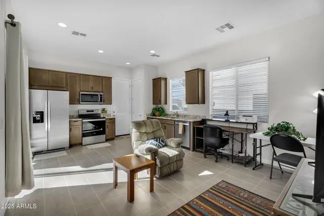 $3,800 | 866 Flatiron Trail, Apache Junction, AZ 85120