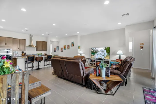 $3,800 | 866 Flatiron Trail, Apache Junction, AZ 85120